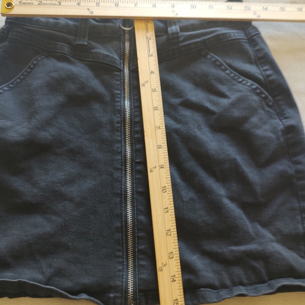 SO Black Denim Mini Skirt High Waisted Exposed Zip Front Ring Pull Size 5 27W